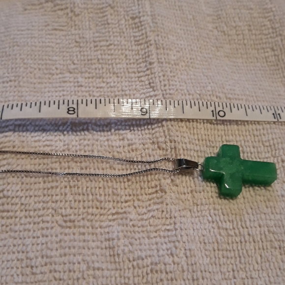 Xunbei silver green cross necklace - Picture 5 of 5